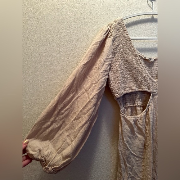 Elegant Cream Jumpsuit with Textured Design - Picture 2 of 8